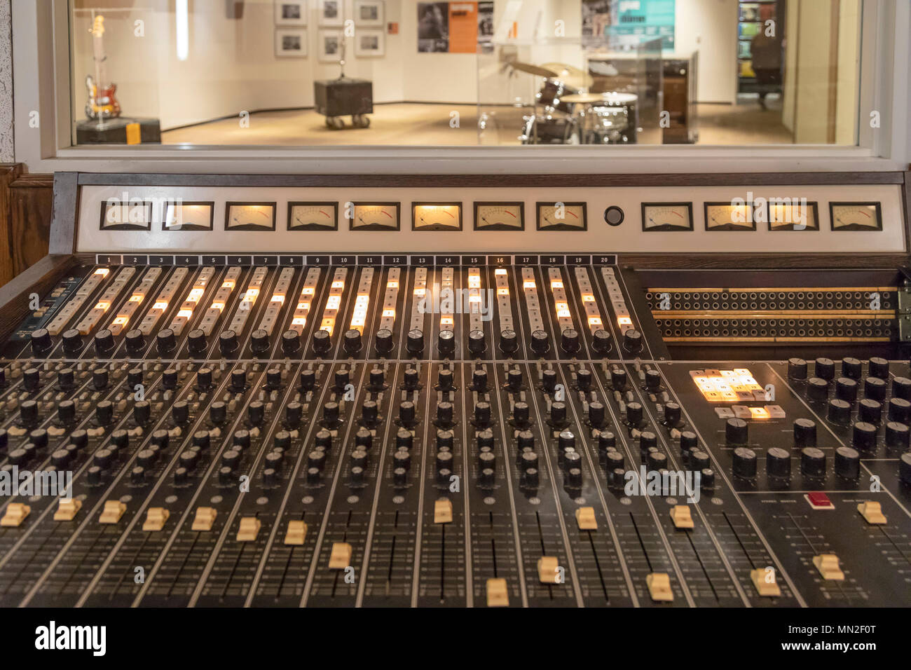 Memphis, Tennessee - Vintage de l'équipement d'enregistrement au studio A dans le Stax Museum of American Soul Music, l'ancien emplacement de Stax Records. Banque D'Images