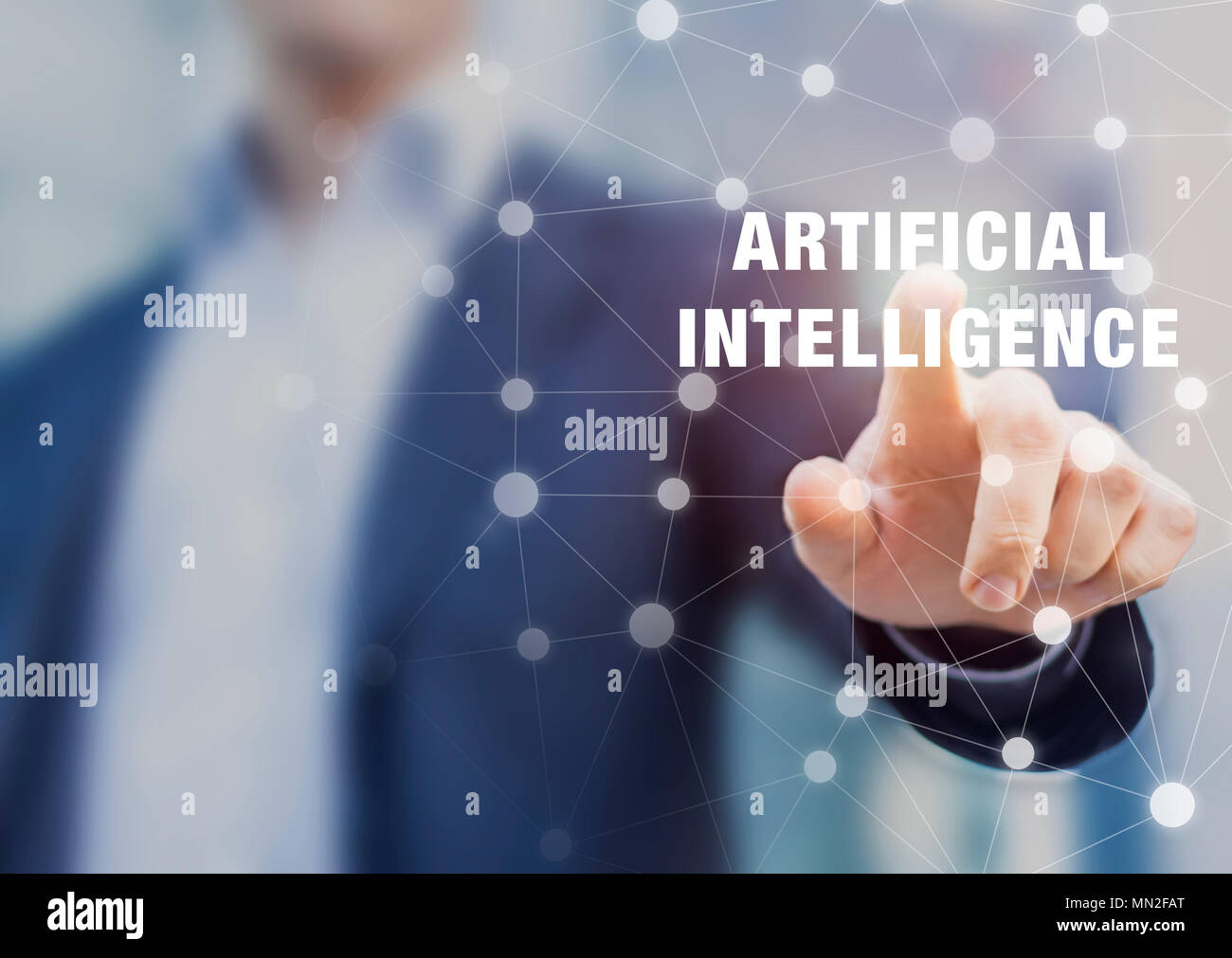 L'Intelligence Artificielle (IA) concept avec personne touchant la technologie de l'apprentissage automatique de réseaux de neurones ou structure de Microchip Banque D'Images