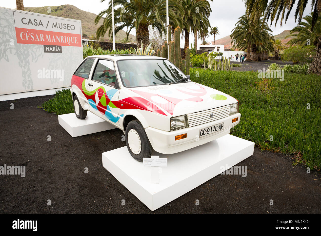 HARIA, Lanzarote, îles Canaries, Espagne : La célèbre Cicar : une édition spéciale Seat Ibiza conçu par l'artiste César Manrique. Banque D'Images