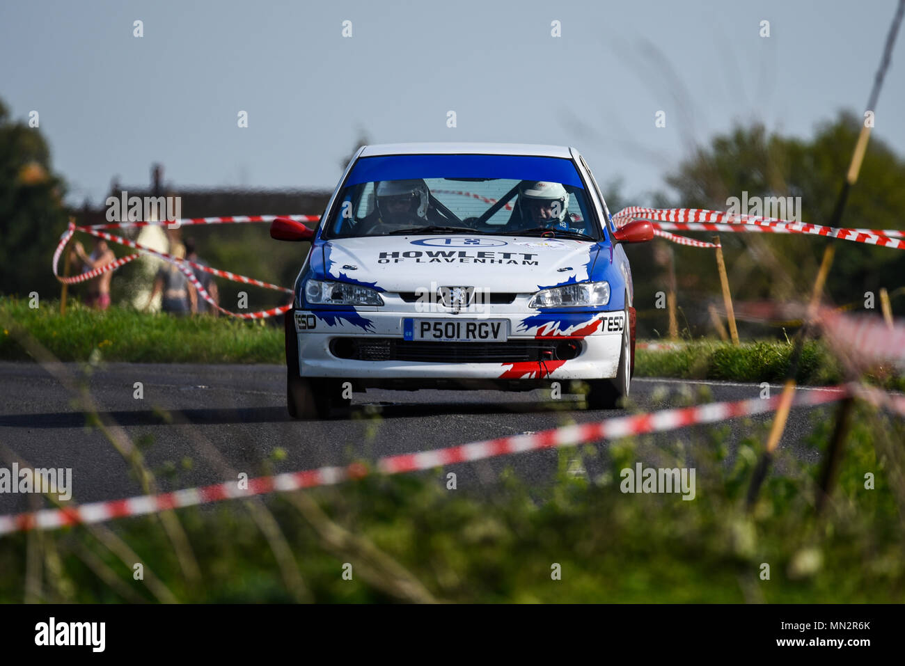 Ben Howlett Howlett Simon pilote de course pilote de coopération dans la Peugeot 306, chemin public fermé Corbeau sièges de voiture Rally Tendring et Clacton, Essex, UK Banque D'Images