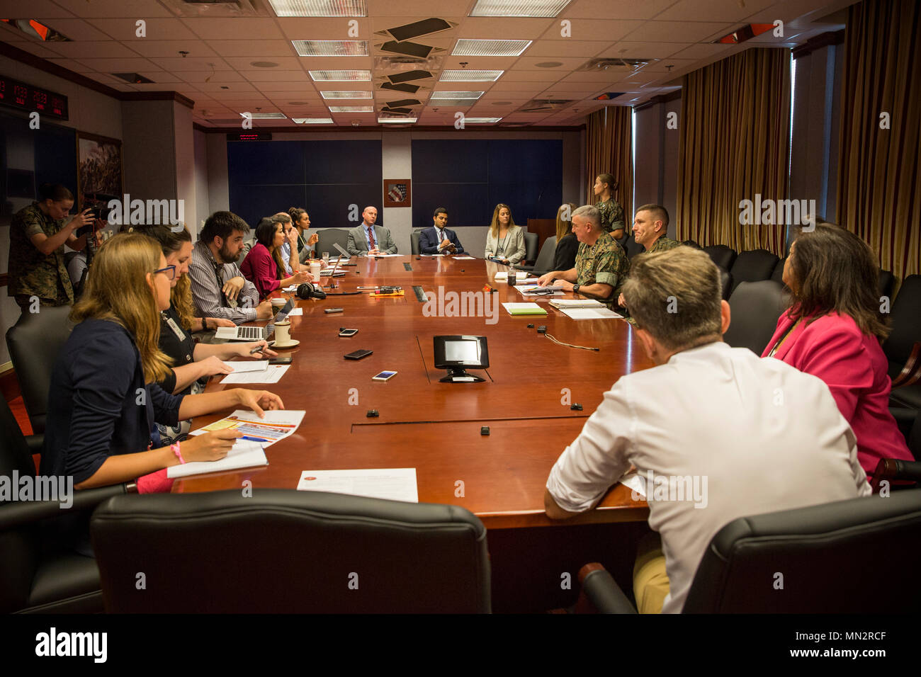 Le 8 août, le général Glenn M. Walters, commandant adjoint du Corps des Marines, le Major Iain Pedden, chef de direction, USMC, Justice militaire et Mme Melissa Cohen, directeur des études et de la supervision du personnel, l'office, sous réserve qu'un groupe de travail pour mettre à jour les médias. Depuis mars 2017, l'ACMC Task Force a été chargée de mettre en œuvre des changements à faire évoluer le Corps" de la culture, de l'adressage : inconduite en ligne. Les études et la surveillance du personnel de bureau a été créé le 1er juillet 2017, pour servir de l'organisation permanente à Quantico qui orienteront les efforts à long terme des corps à la mise en œuvre des changements. ( Banque D'Images