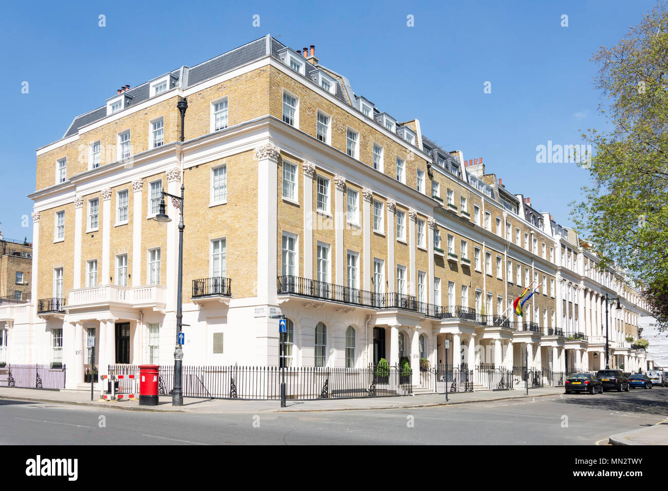 Maisons mitoyennes de style classique, Eaton Square, Belgravia, City of westminster, Greater London, Angleterre, Royaume-Uni Banque D'Images