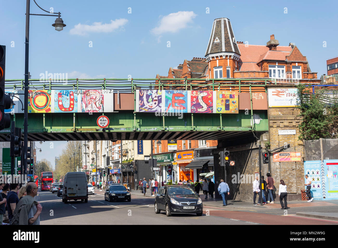 Pont de chemin de fer, Brixton Road, Brixton, London Borough of Lambeth, Greater London, Angleterre, Royaume-Uni Banque D'Images