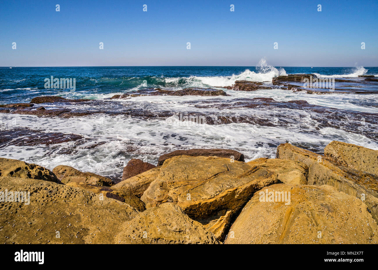 Bord de mer de la zone intertidale à la plate-forme de roche, Point de Bouddi Bouddi National Park, Central Coast, New South Wales, Australie Banque D'Images