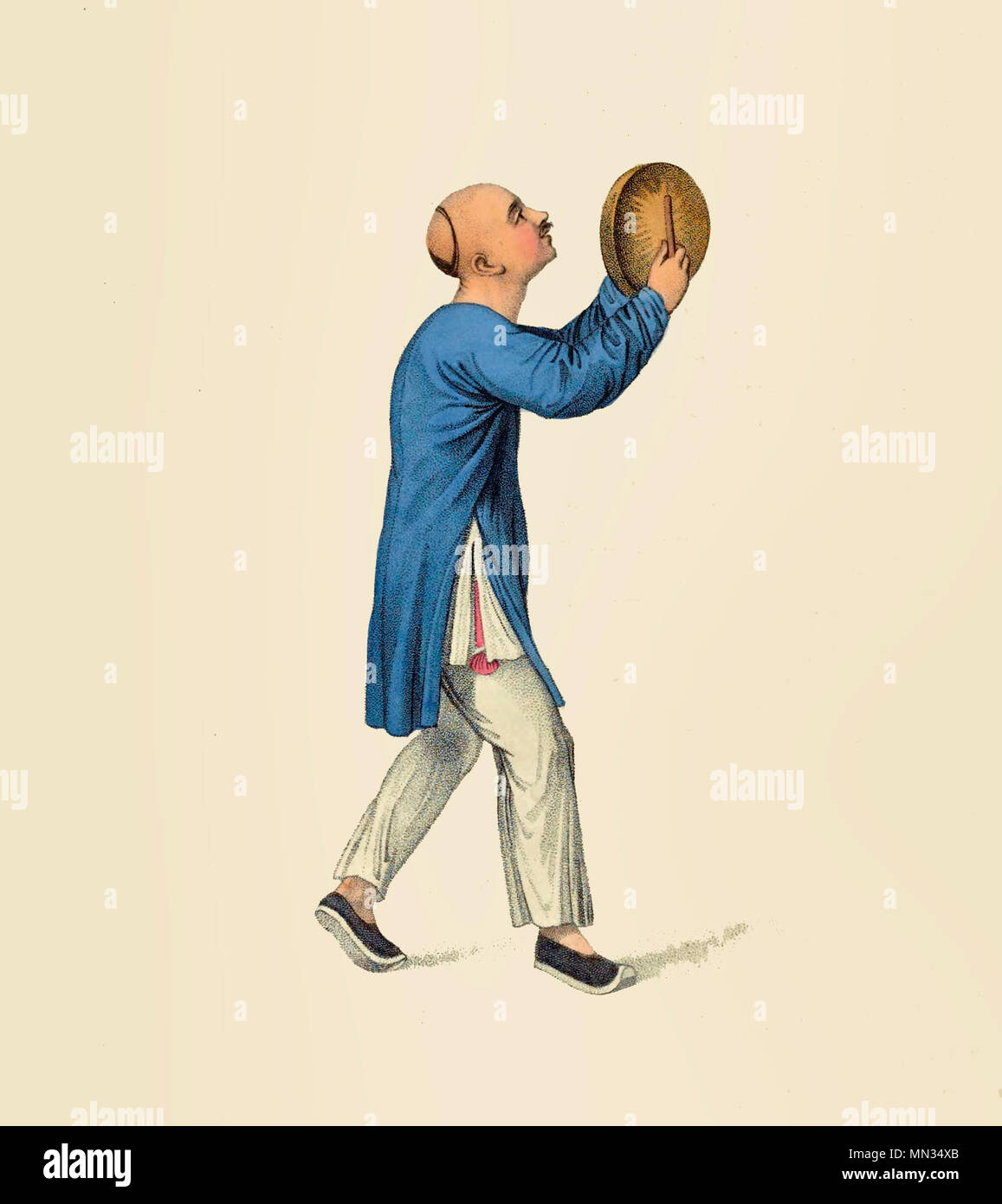 Broche Fantaisie Asiatique - Homme Frappant Un Gong, Plaqué Doré Et Cuivré