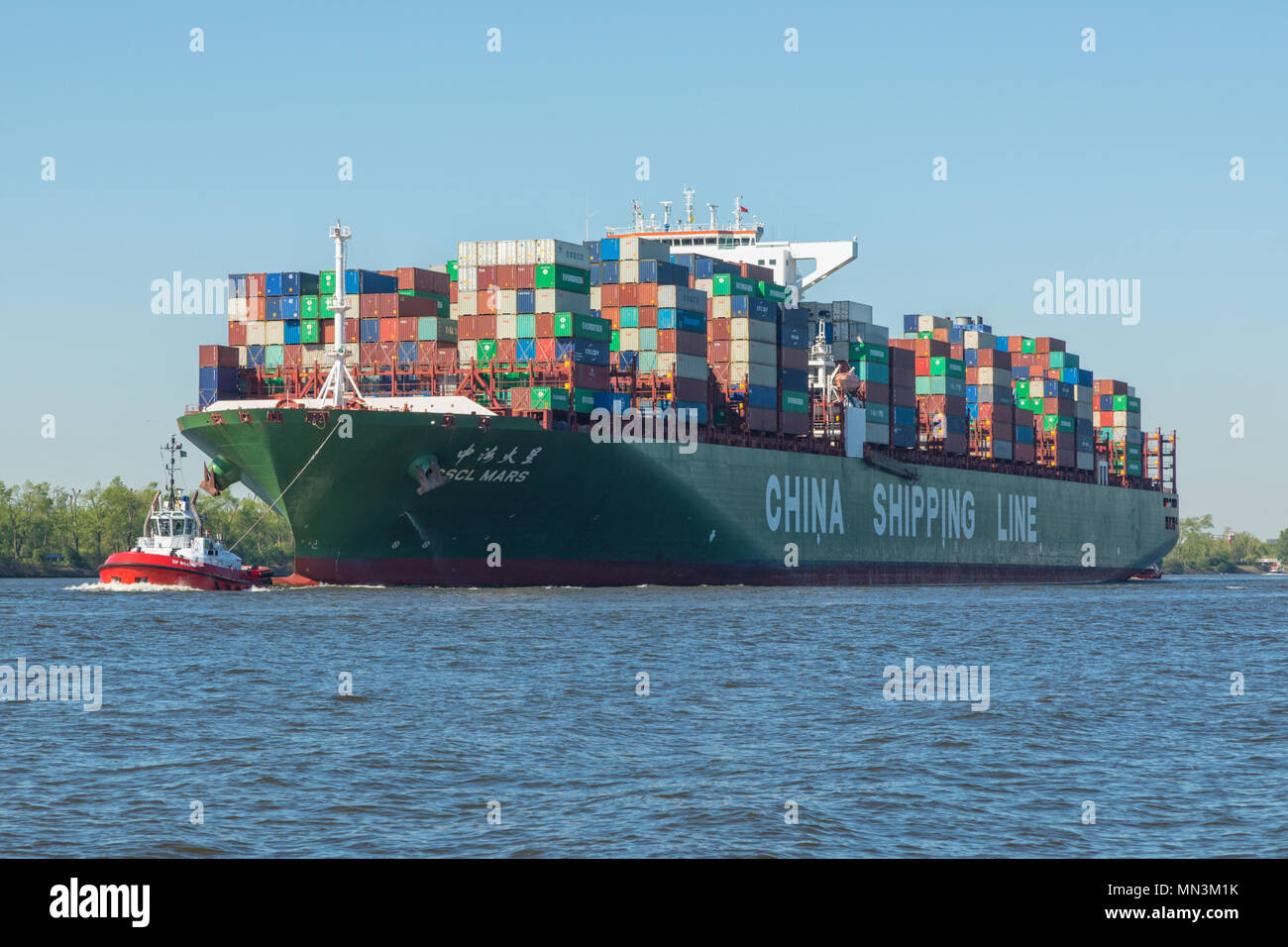 Tug boat BOXER ZP-conteneurs de remorquage à MARS CSCL le port de Hambourg Banque D'Images