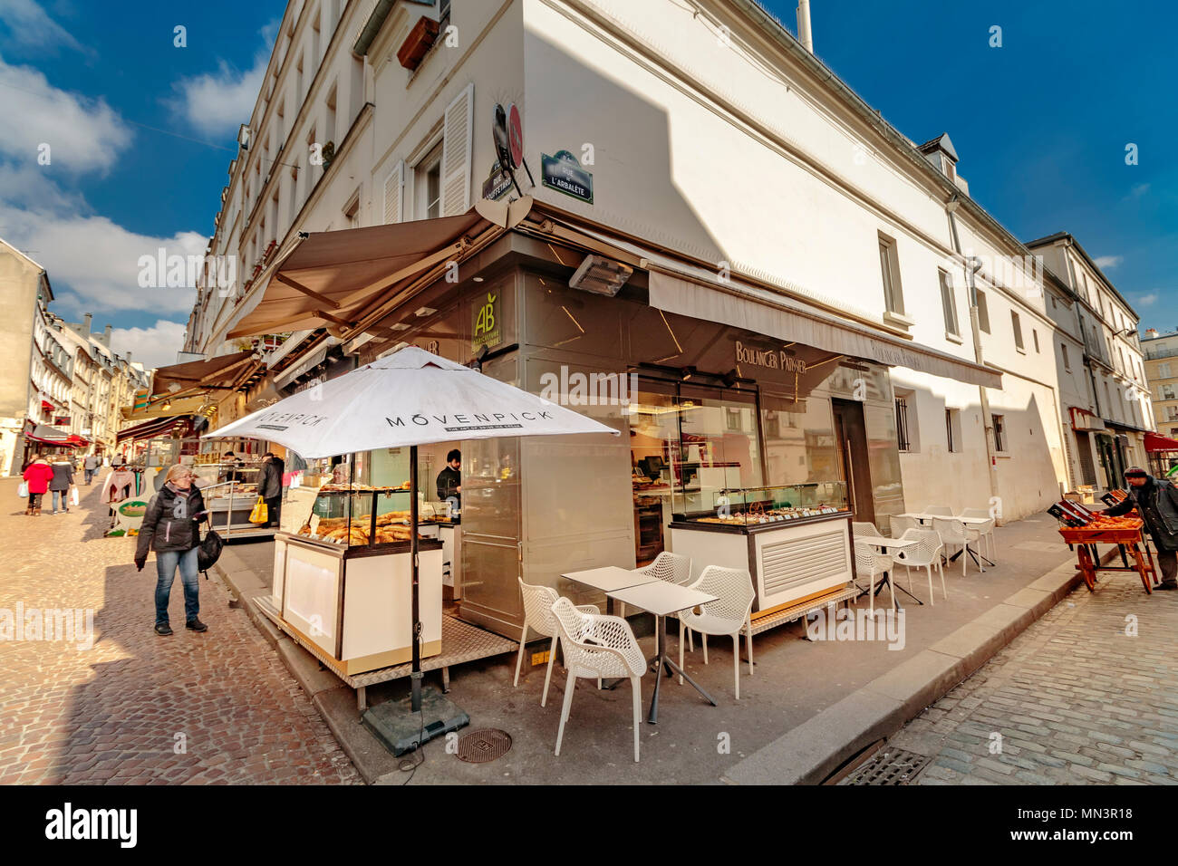 Boulanger pâtissier sur la Rue Mouffetard, Paris, France Banque D'Images