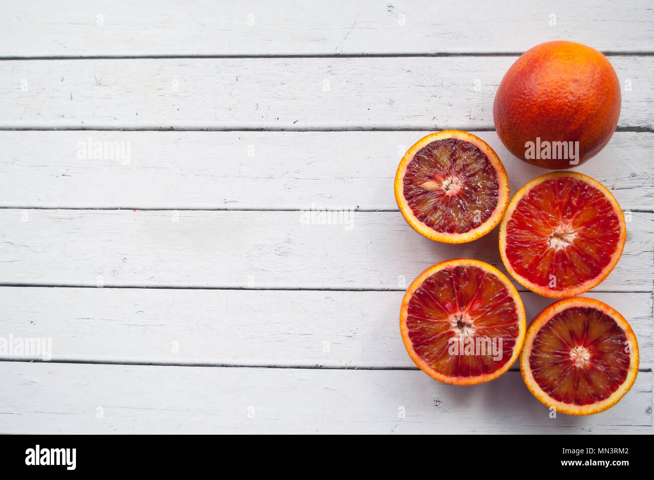 Orange sanguine sur tableau blanc. Banque D'Images