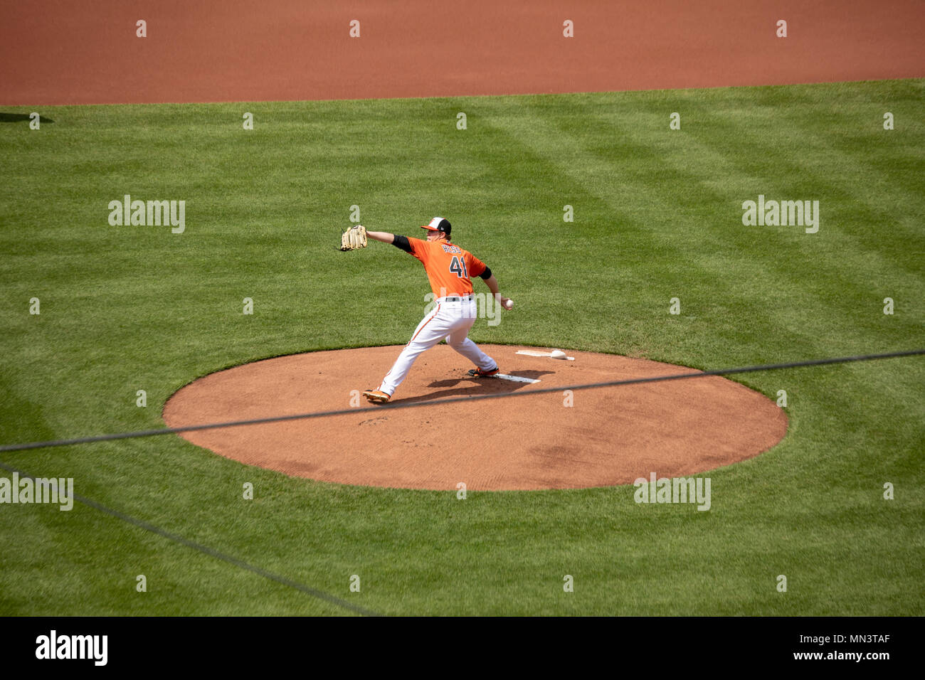 Baltimore, MD, USA - 12 mai 2018 - David Hess rookie debut jeu de tangage pour Baltimore Orioles à Camden Yard. Banque D'Images