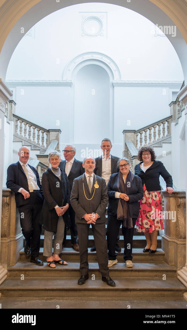 Royal Academy of Arts, Londres, Royaume-Uni. 14 mai, 2018. Architecte de renommée internationale de la nouvelle Académie Royale des Arts, Sir David Chipperfield RA, académicien royal britannique Tacita Dean, dont l'exposition inaugure le paysage des nouvelles galeries, Président Christopher Le Brun et chef de la direction Charles Saumarez Smith à l'inauguration officielle de la nouvelle extension de RA qui ouvre au public le 19 mai 2018. Credit : Malcolm Park/Alamy Live News. Banque D'Images