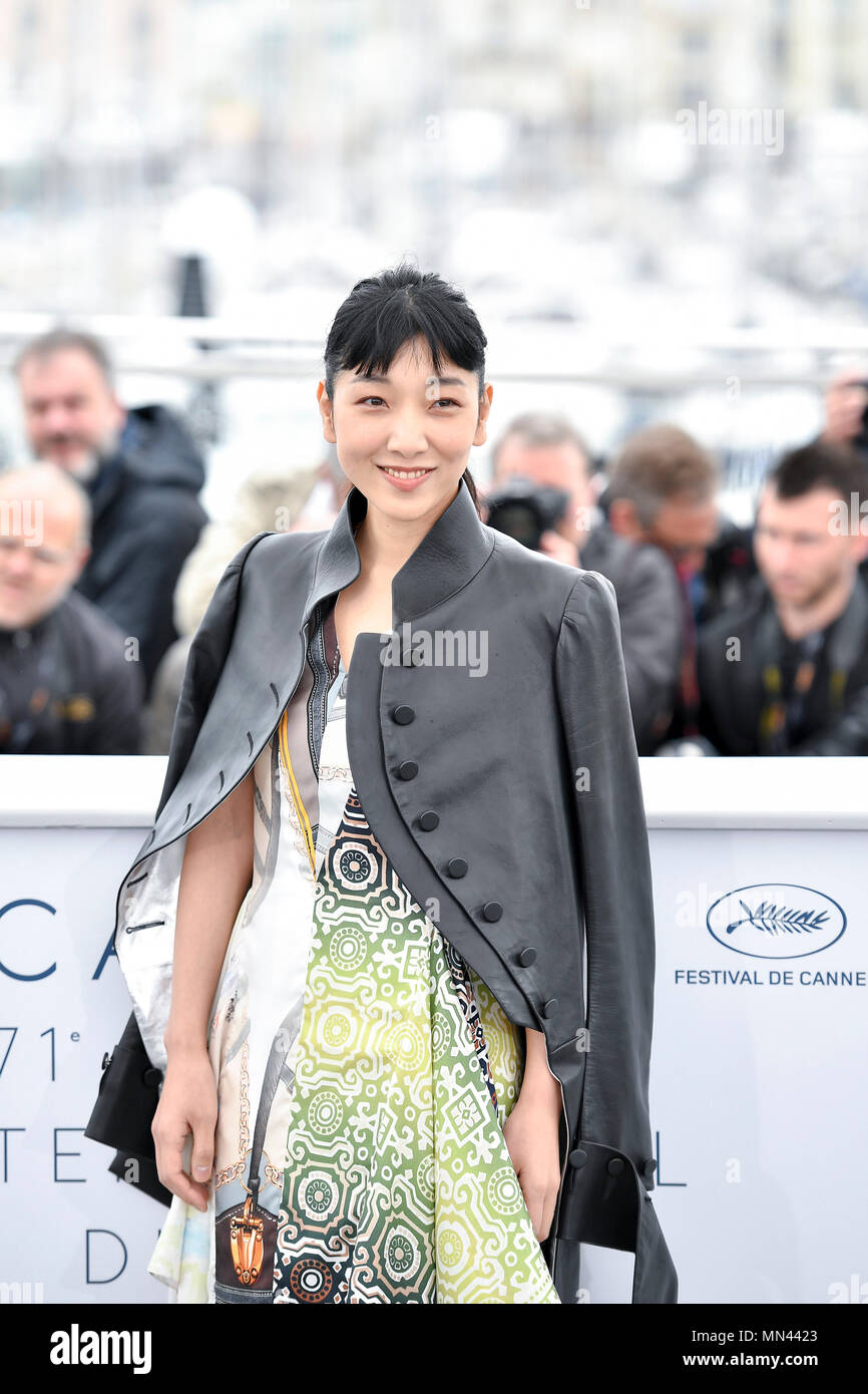 (180514) -- CANNES, Mai 14, 2018 (Xinhua) -- L'actrice Sakura Ando pose lors d'un photocall pour le film japonais 'Shoplifters' au 71e Festival International du Film de Cannes à Cannes, France le 14 mai 2018. Le 71e Festival International du Film de Cannes a lieu du 8 mai au 19 mai. (Xinhua/Chen Yichen) (hy) Banque D'Images (180514) -- CANNES, Mai 14, 2018 (Xinhua) -- L'actrice Sakura Ando pose lors d'un photocall pour le film japonais 'Shoplifters' au 71e Festival International du Film de Cannes à Cannes, France le 14 mai 2018. Le 71e Festival International du Film de Cannes a lieu du 8 mai au 19 mai. (Xinhua/Chen Yichen) (hy) Banque D'Images