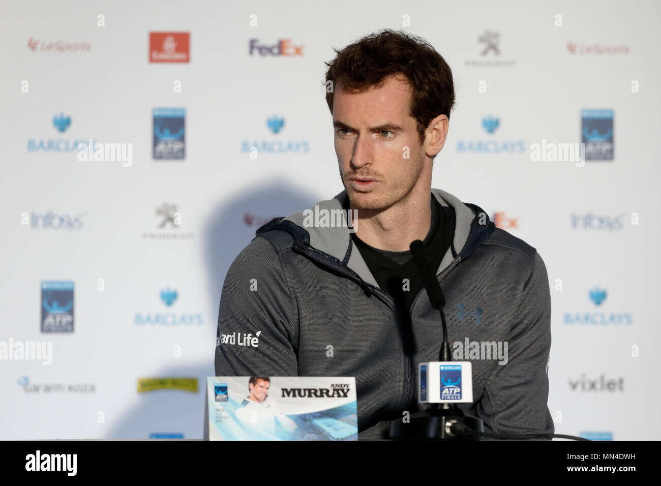 Londres, ANGLETERRE - 18 novembre : Andy Murray de Grande-bretagne lors d'une conférence de presse après sa victoire contre Stan Wawrinka de la Suisse au sixième jour de l'ATP World Tour finale au O2 Arena le 18 novembre 2016 à Londres, en Angleterre. Banque D'Images