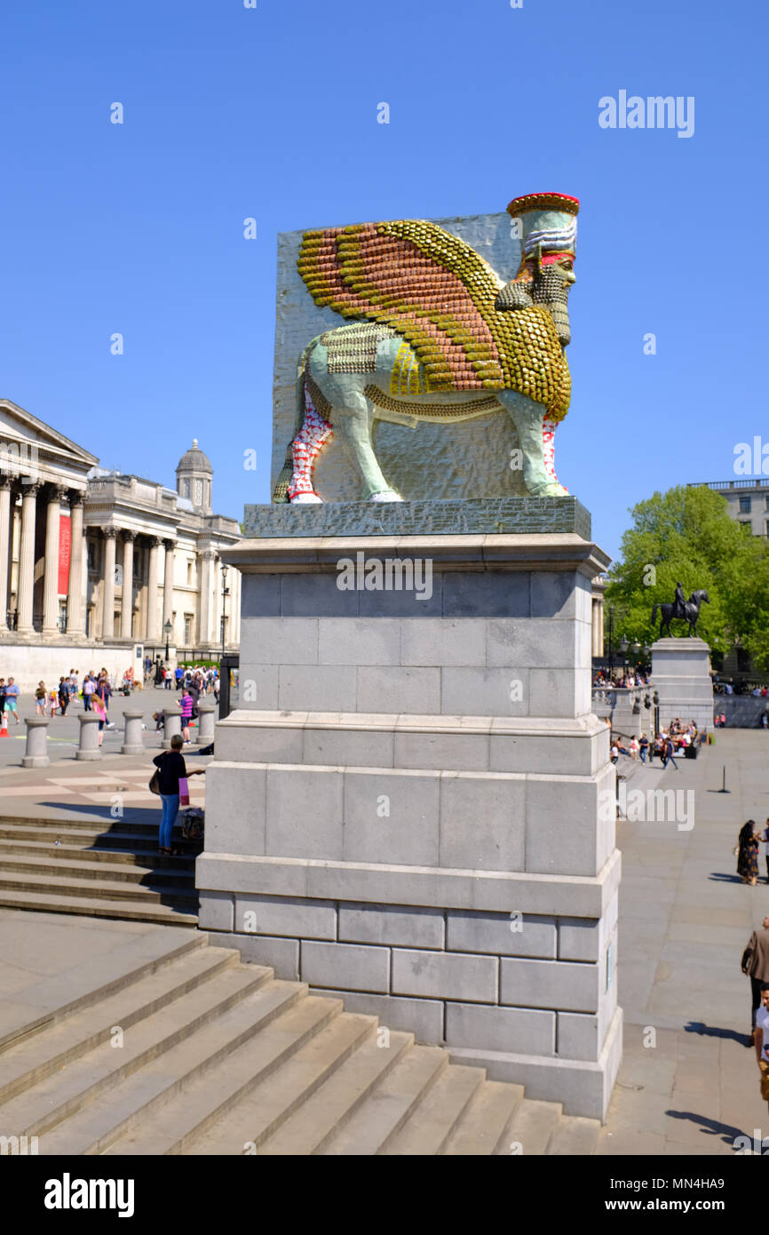 Les œuvres de Michael Rakowitz, 'l'ennemi invisible ne devrait pas exister" - Quatrième Plinth à Trafalgar Square. Il est fabriqué à partir de 10 000 boîtes de sirop date. Banque D'Images