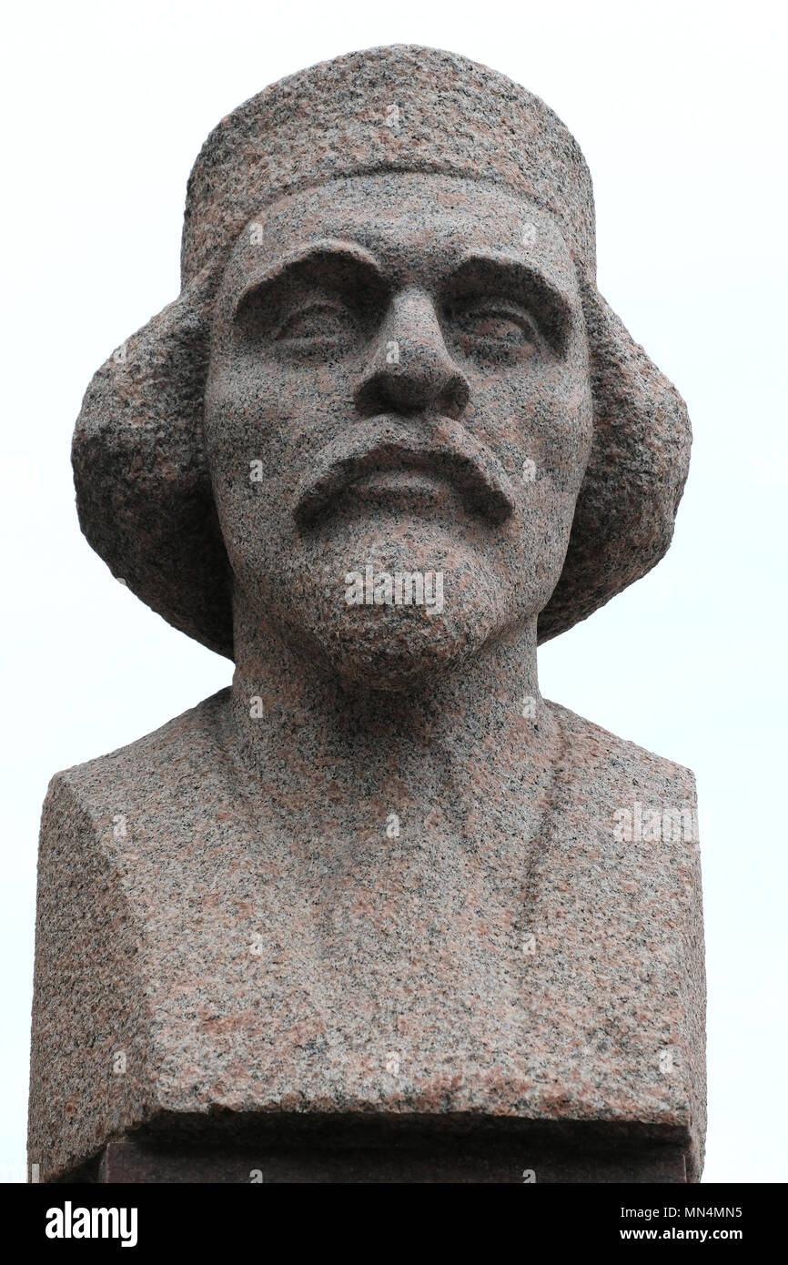 Le buste de Nikolay Zelinsky, chimiste russe et soviétique, a inventé le premier masque filtrant à gaz au charbon actif placé dans le centre de Tiraspol la capitale de Pridnestrovie, officiellement connue sous le nom de République moldave Pridnestrovienne PMR et également appelée Transnistrie depuis 1992 un État sécessionniste enclavé internationalement reconnu comme faisant partie de la Moldavie Banque D'Images