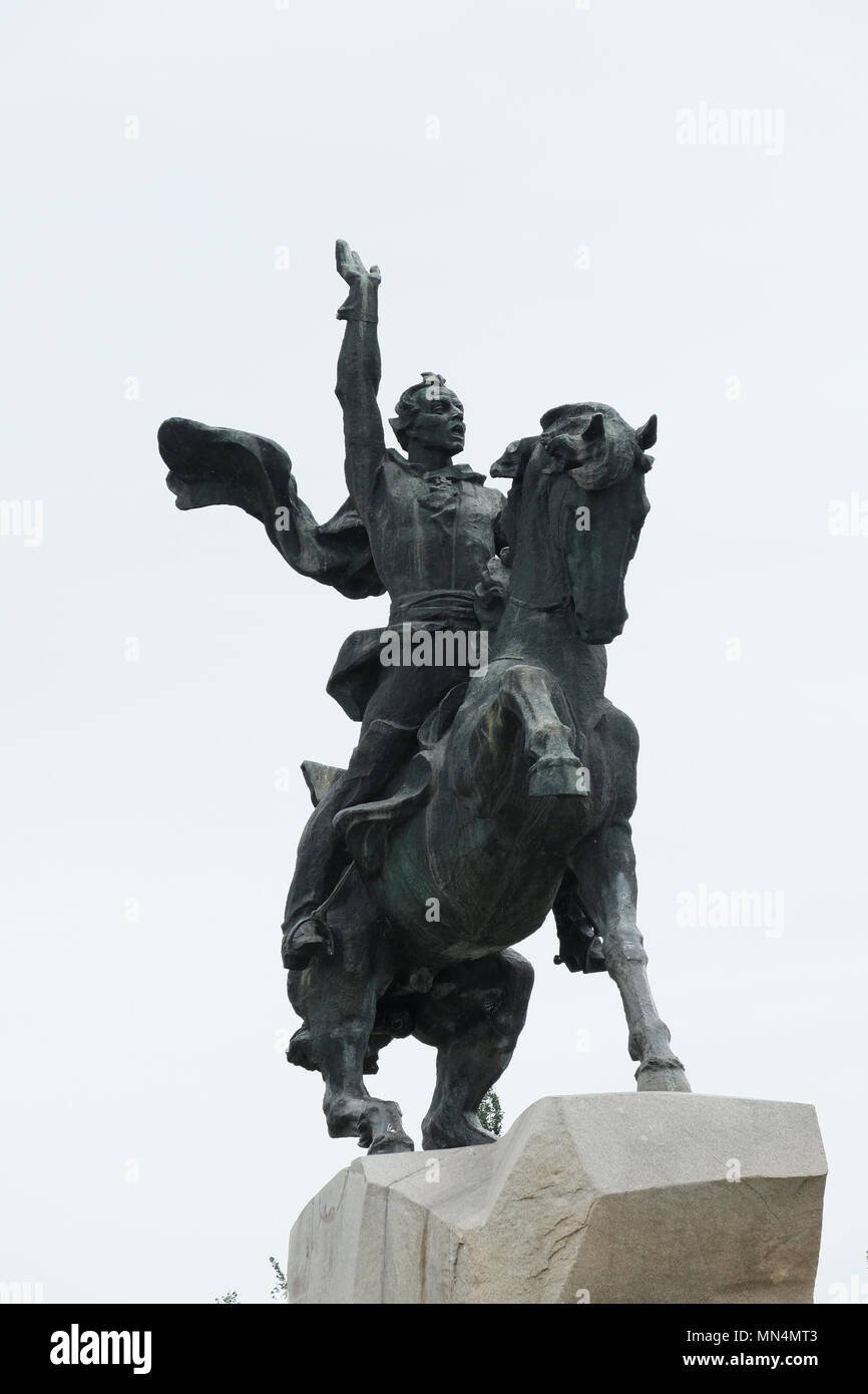 La statue d'Alexandre Vassilievitch Suvorov qui était un chef militaire russe, considéré comme un héros national et le dernier généralissime de l'Empire russe placé dans le centre de Tiraspol la capitale de Pridnestrovie, officiellement connu sous le nom de République moldave Pridnestrovienne PMR et également appelé Transnistrie depuis 1992 un État sécessionniste enclavé internationalement reconnu comme faisant partie de la Moldavie Banque D'Images