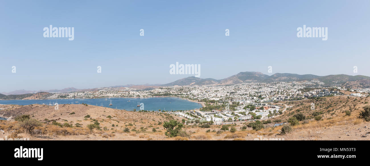 Vue panoramique aérienne de la Marine avec des yachts dans le port de Bodrum.une destination populaire en Turquie. Banque D'Images