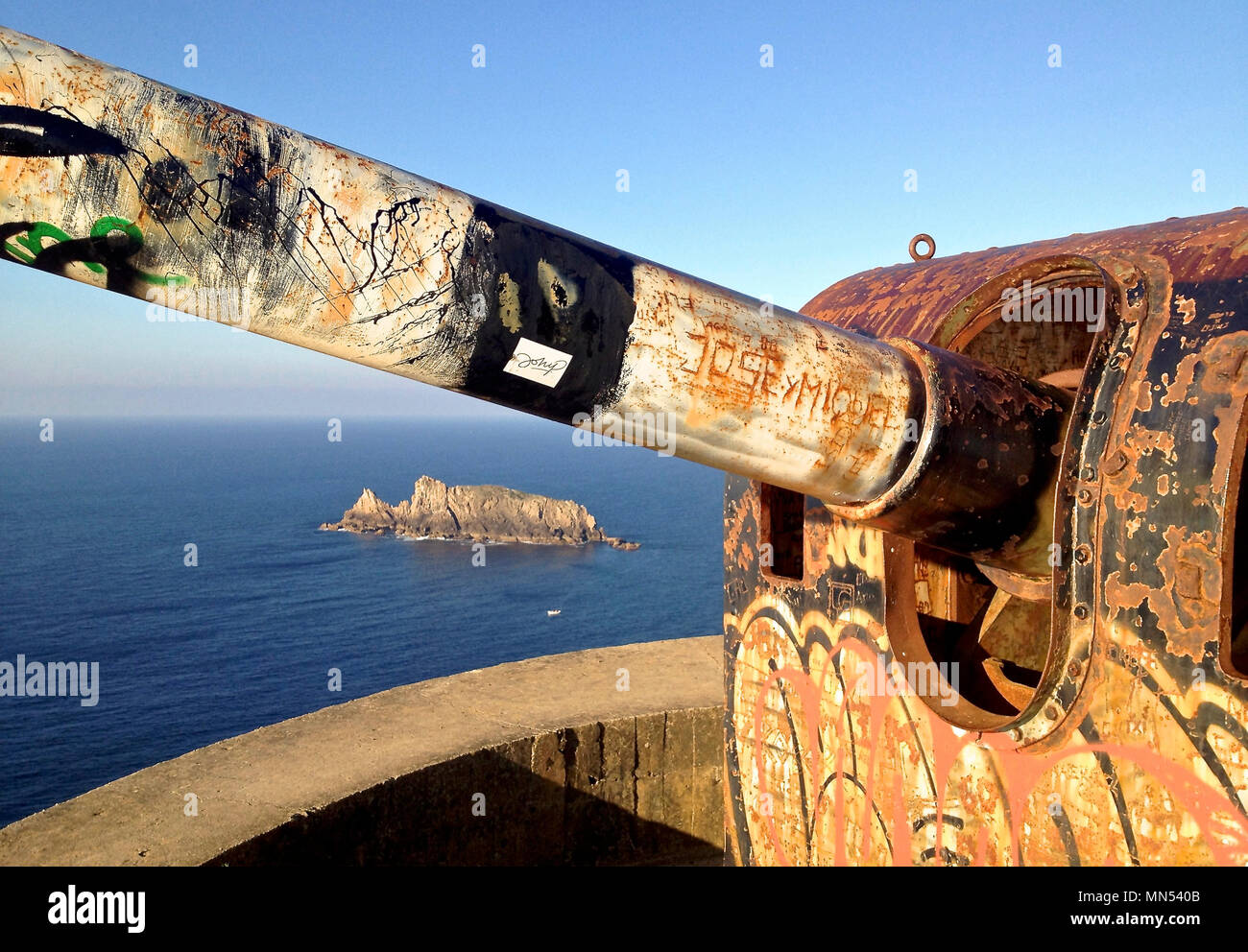 Batteries de défense ancienne dans le voisinage de Villano Island. Le cap Villano. Costa Vasca, Vizcaya, Espagne. Banque D'Images