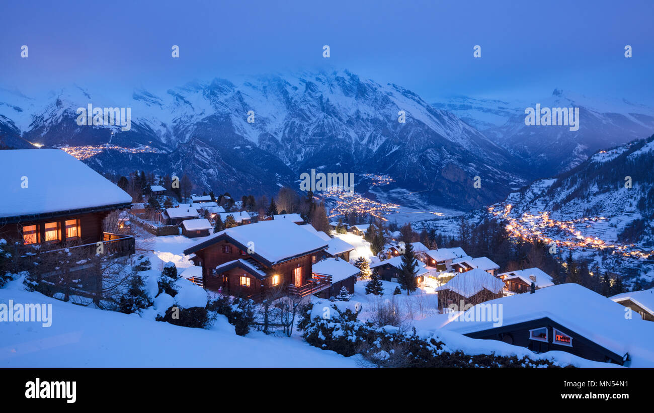 La Tzoumaz en hiver au crépuscule, Valais, Suisse Banque D'Images