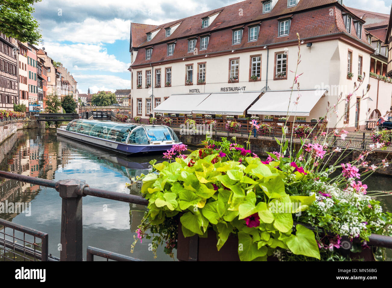 Vue d'été à la Petite France, un quartier historique de la ville de Strasbourg dans l'est de la France Banque D'Images