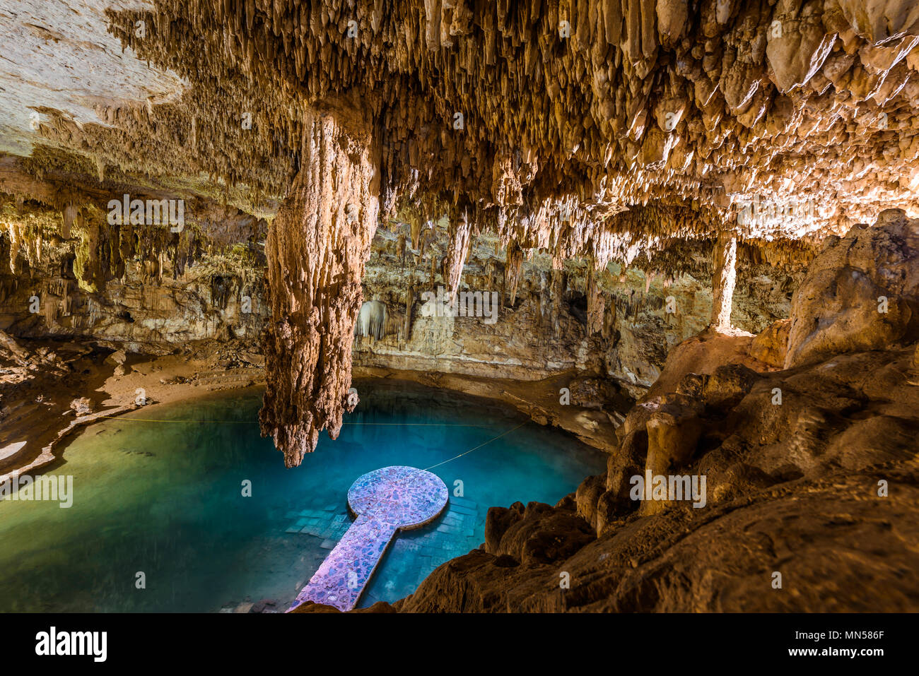 Cenote Suytun à Valladolid, Yucatan - Mexique Banque D'Images