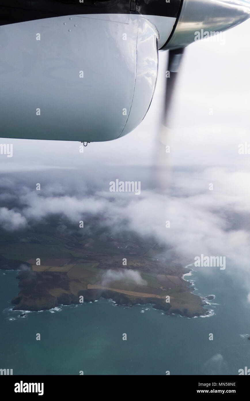 Dans l'air au-dessus de point de Godrevy, Cornwall : Newquay à St Mary's Skybus, DHC-6 Twin Otter Banque D'Images