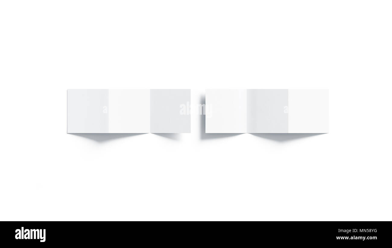 Blank white z-brochure pliée maquette, vue du dessus, isolé, rendu 3d. Lisse les brochures immersive. Couverture de livre carré, modèle exemplaire de l'espace. Banque D'Images