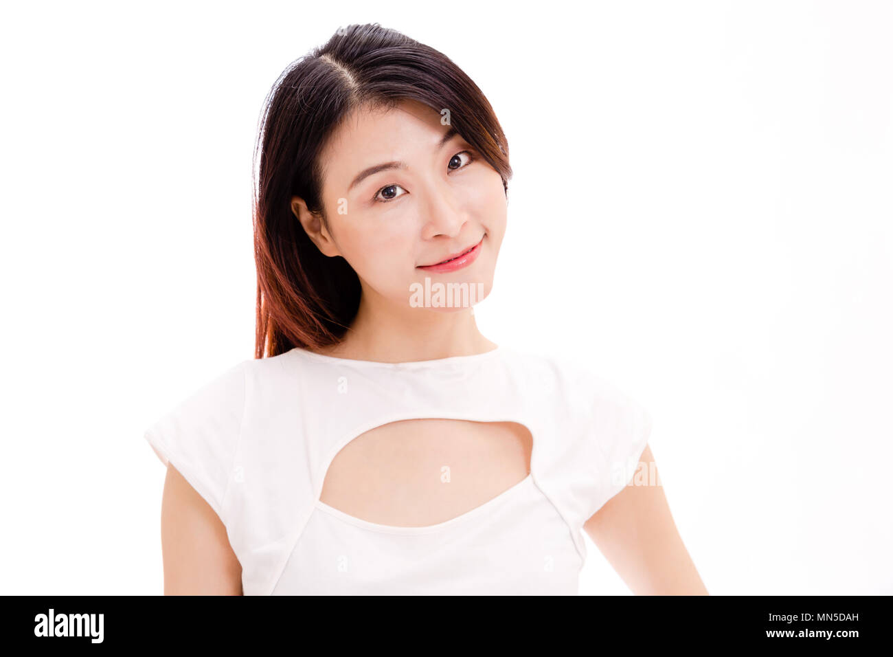 Femme au foyer taïwanais debout sur fond blanc Banque D'Images