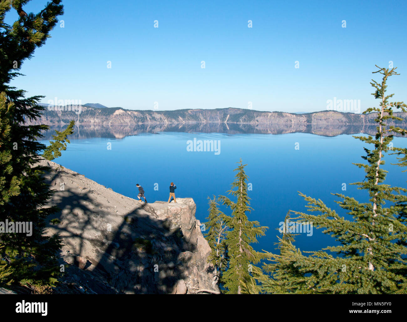 Le lac du cratère, le sud de l'Oregon. Wikipedia : Crater Lake est un lac de caldeira dans le centre-sud de l'Oregon à l'ouest des Etats-Unis. C'est la principale caractéristique de Banque D'Images