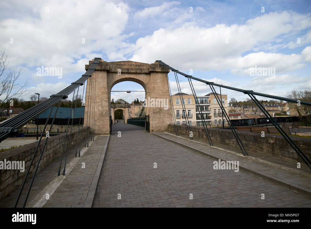 Vieux pont Victoria dans le bain de la régénération urbaine de développement au bord de l'ancien Stothert Engineering et Pitt site sur la rivière Avon Bath Angleterre Banque D'Images