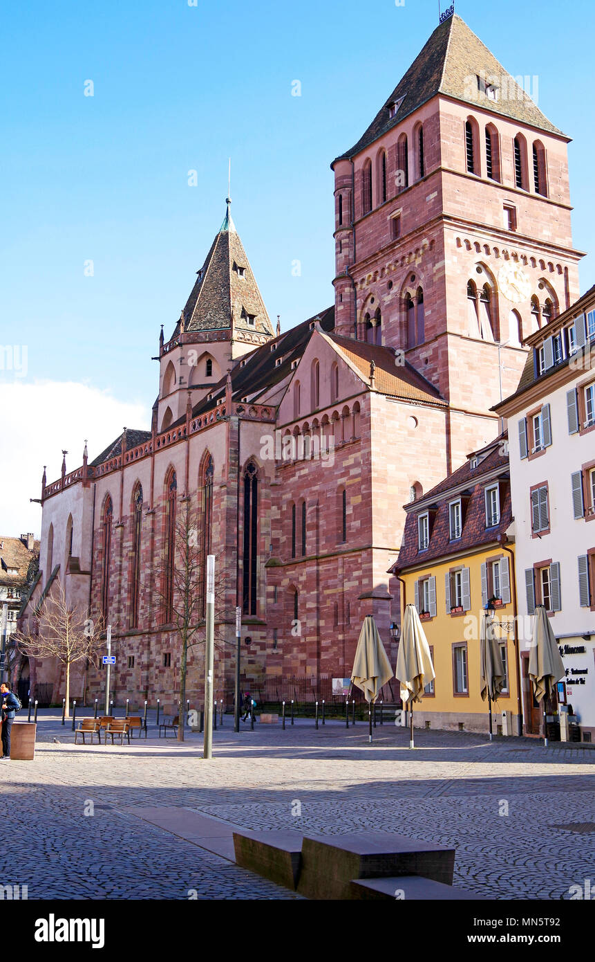 Église de St Thomas, connu comme la cathédrale protestante, église romane et gothique à Strasbourg, Alsace, France Banque D'Images