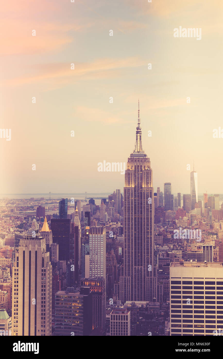 New York City skyline at sunset avec filtre vintage Banque D'Images