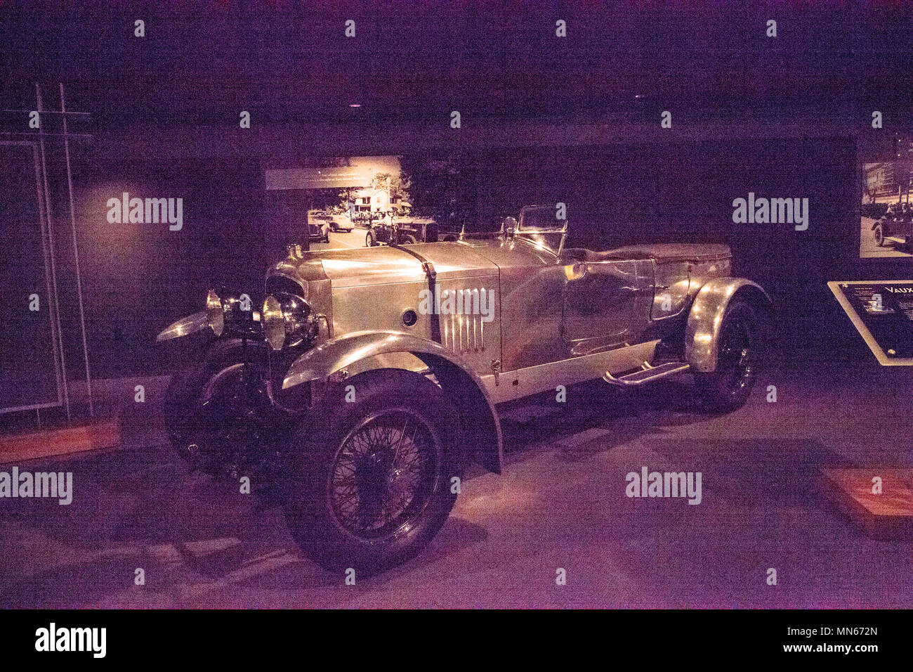 Naples, Floride, USA - 5 mai 2018 : Argent 1927 Vauxhall Velox 30/98 OE affichée à l'Institut les tours de Naples, en Floride. Usage éditorial uniquement. Banque D'Images