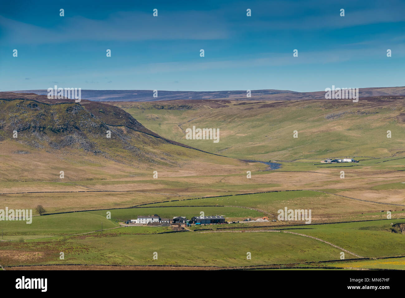 North Pennines paysage, vue vers Cronkley Widdybank ont chuté au cours de la cicatrice et Langdon Beck de bord haute Hurth, Upper Teesdale, sur une belle journée de printemps Banque D'Images