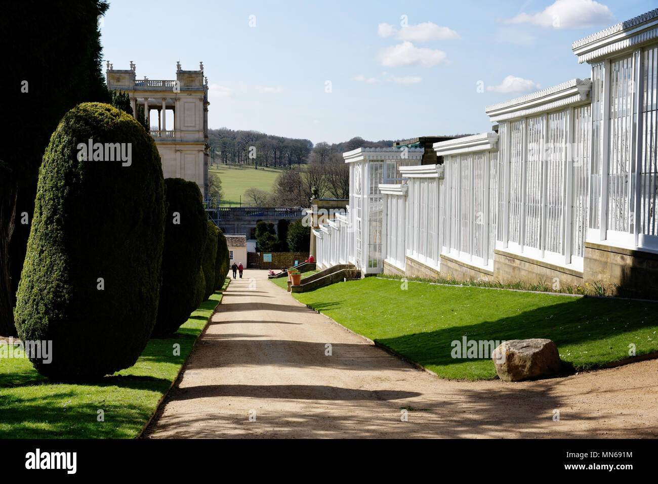 L'Orangerie et le parti conservateur mur ; serres en raison de Chatsworth House, dans le Derbyshire, Angleterre Banque D'Images
