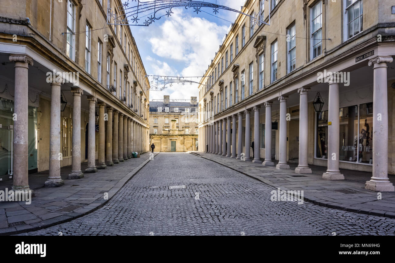 Terrasse géorgienne avec colonnes prises dans Bath Street, Bath, Somerset, Royaume-Uni le 18 janvier 2018 Banque D'Images