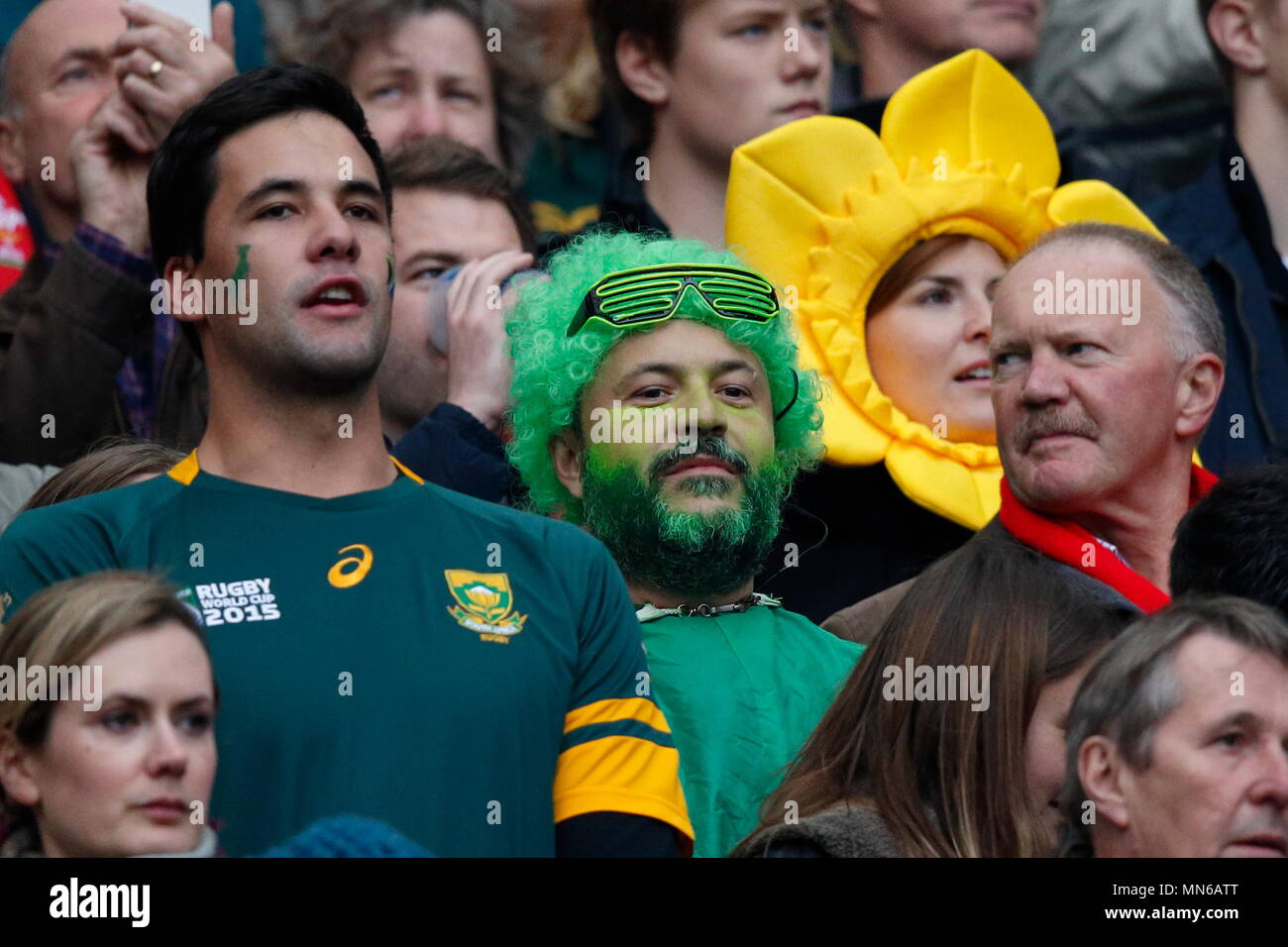 Fans au cours de l'IRB RWC 2015 match de quart de finale entre le Pays de Galles v RSA Afrique du Sud au stade de Twickenham. Londres, Angleterre. 17 Octobre 2015 Banque D'Images