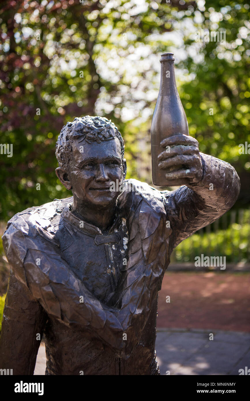 Statue de nous souvenir de Robert Dunlop au Joey Dunlop Memorial Garden, Ballymoney, Irlande du Nord Banque D'Images