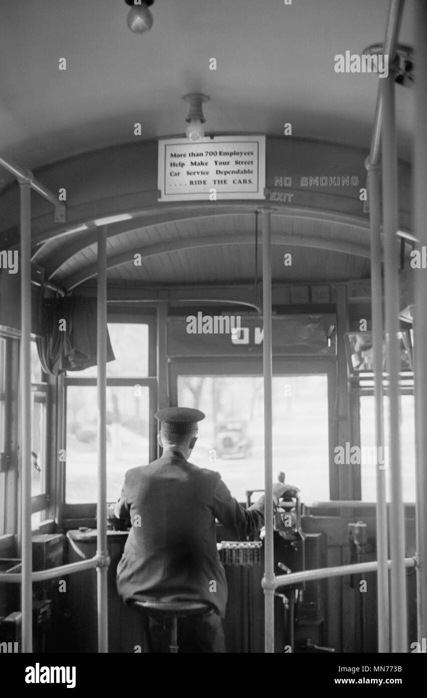 Faisant valoir de tramways, vue arrière, Omaha, Nebraska, USA, John Vachon pour la Farm Security Administration, Novembre 1938 Banque D'Images