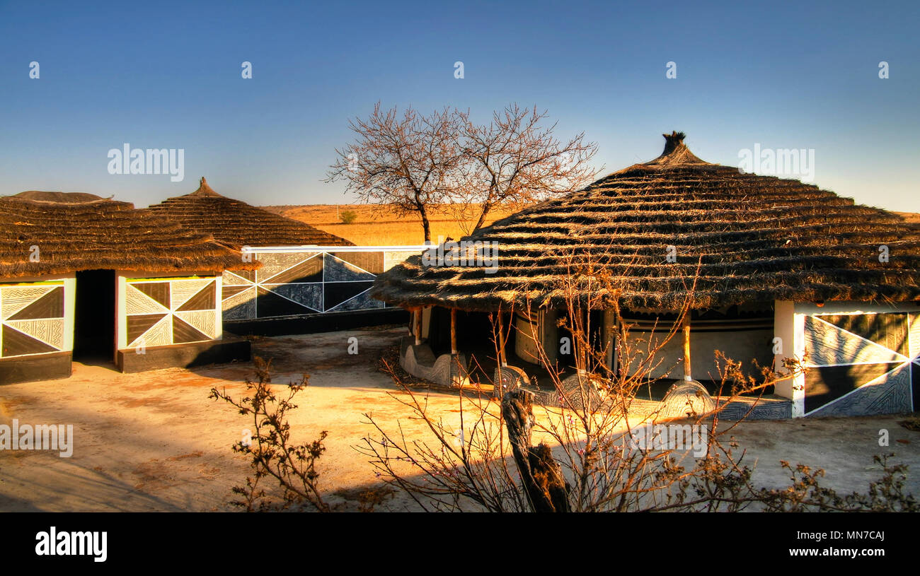 Ndebele traditionnels hut à Botshabelo près de Mpumalanga, Afrique du Sud Banque D'Images