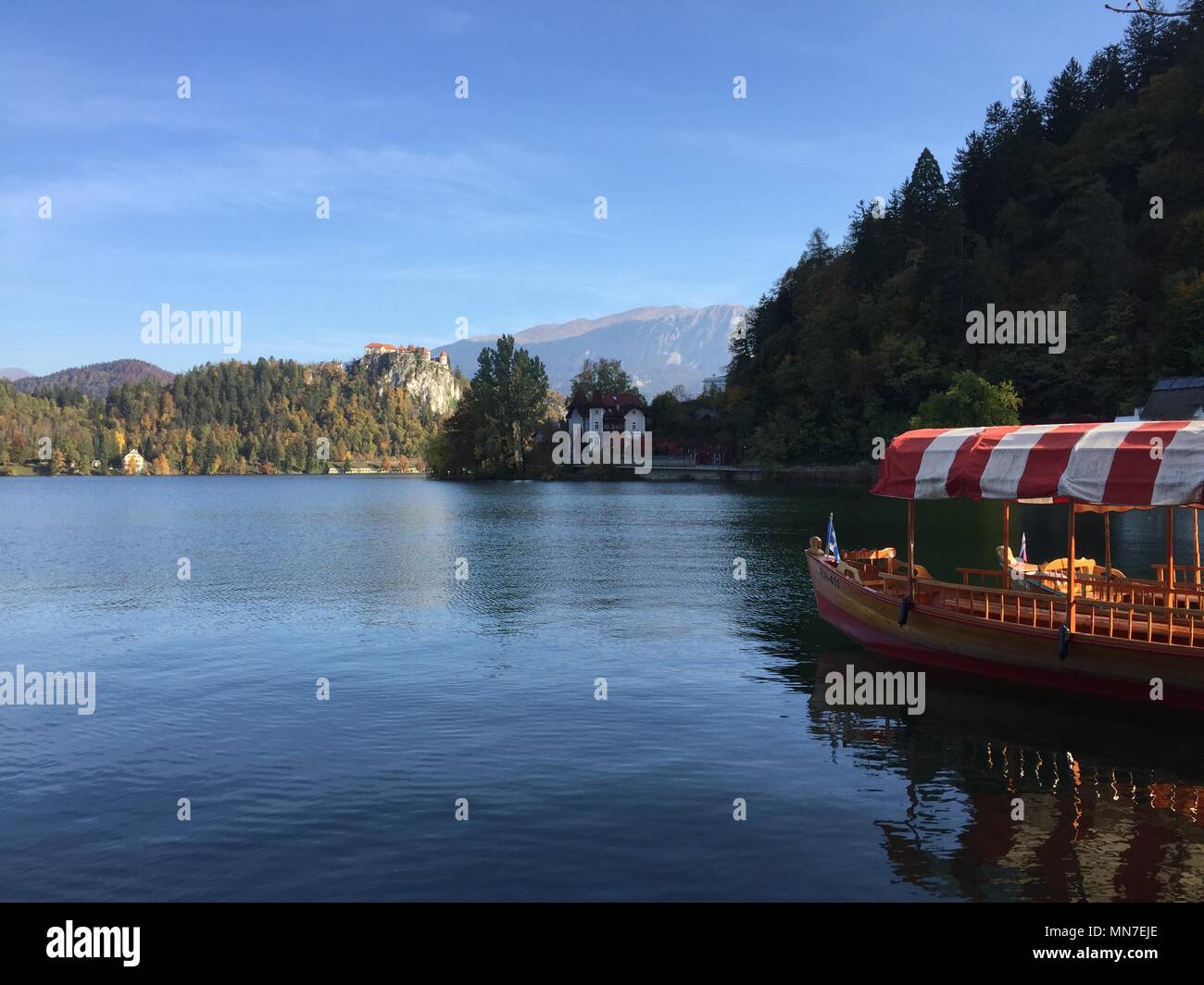 Bateau sur le lac de Bled Pletna les Banque D'Images
