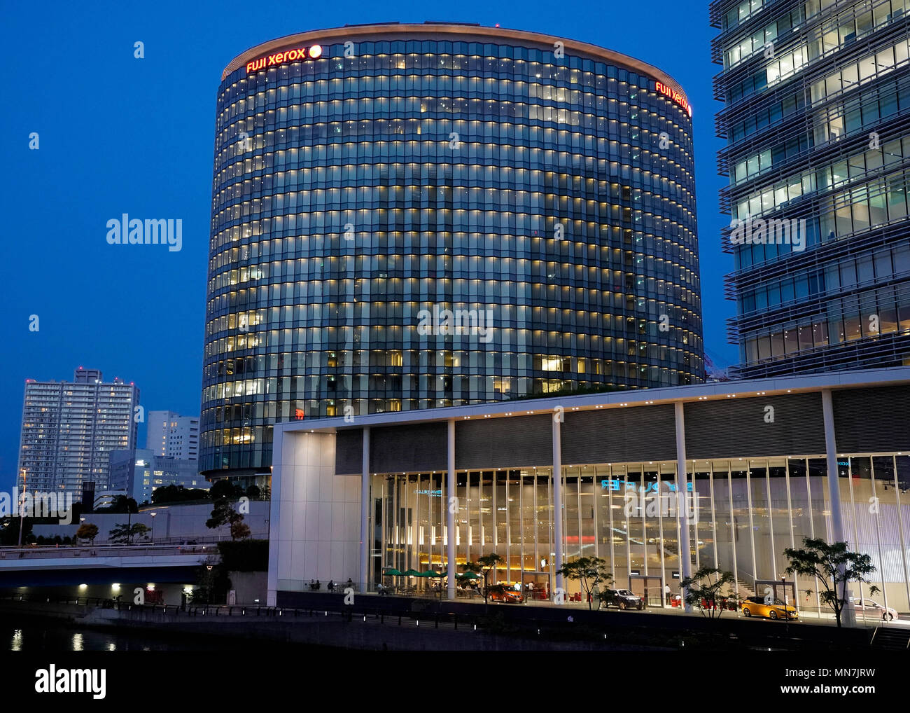 Yokohama, Japon. 14 mai, 2018. Le logo de Fuji Xerox Co., la joint venture entre Fujifilm Holdings Corp. et Xerox Corp., s'affiche à l'extérieur de la R&D de Fuji Xerox édifice carré. Xerox a annoncé la fin du $6.1bn fusion traitent de Fujifilm. Credit : AFLO/Alamy Live News Banque D'Images