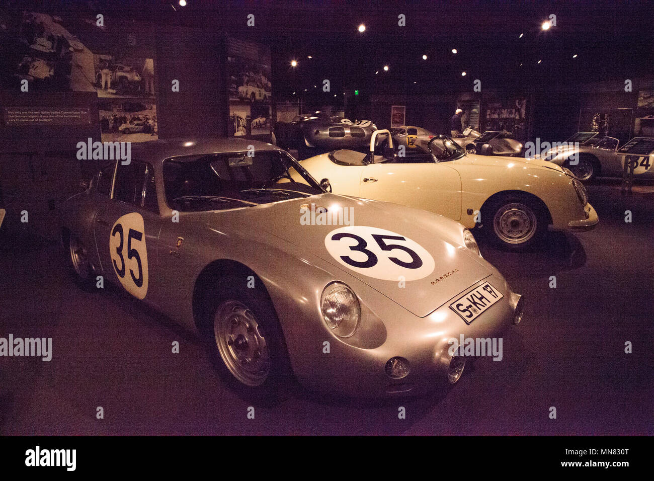 Naples, Floride, USA - 5 mai 2018 : Argent 1960 Porsche Carrera Abarth GTL affichée à l'Institut de tours de Naples, en Floride. Usage éditorial uniquement. Banque D'Images