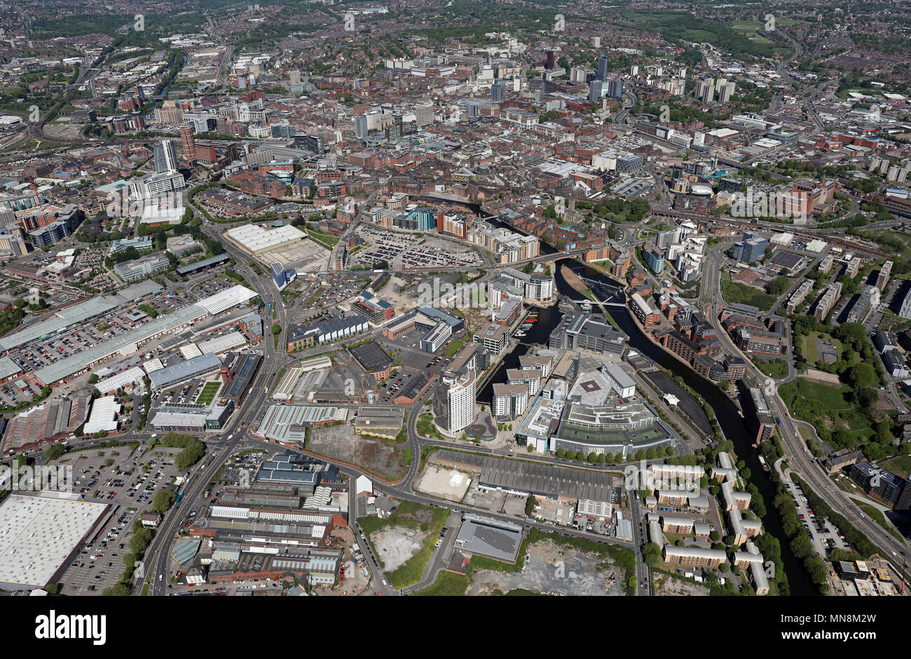 Vue aérienne de la station d'Leeds avec le centre-ville de Leeds skyline en arrière-plan, UK Banque D'Images