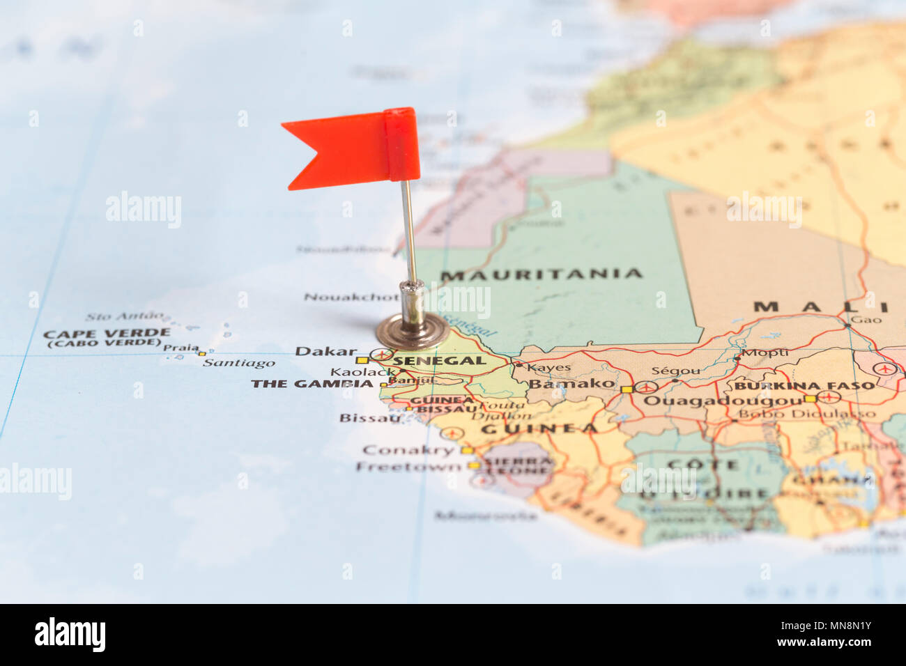 Petit Drapeau Rouge Marquant Le Pays Africain Du Senegal Sur Une Carte Du Monde Photo Stock Alamy Petit Drapeau Rouge Marquant Le Pays Africain Du Senegal Sur Une Carte Du Monde Photo Stock Alamy