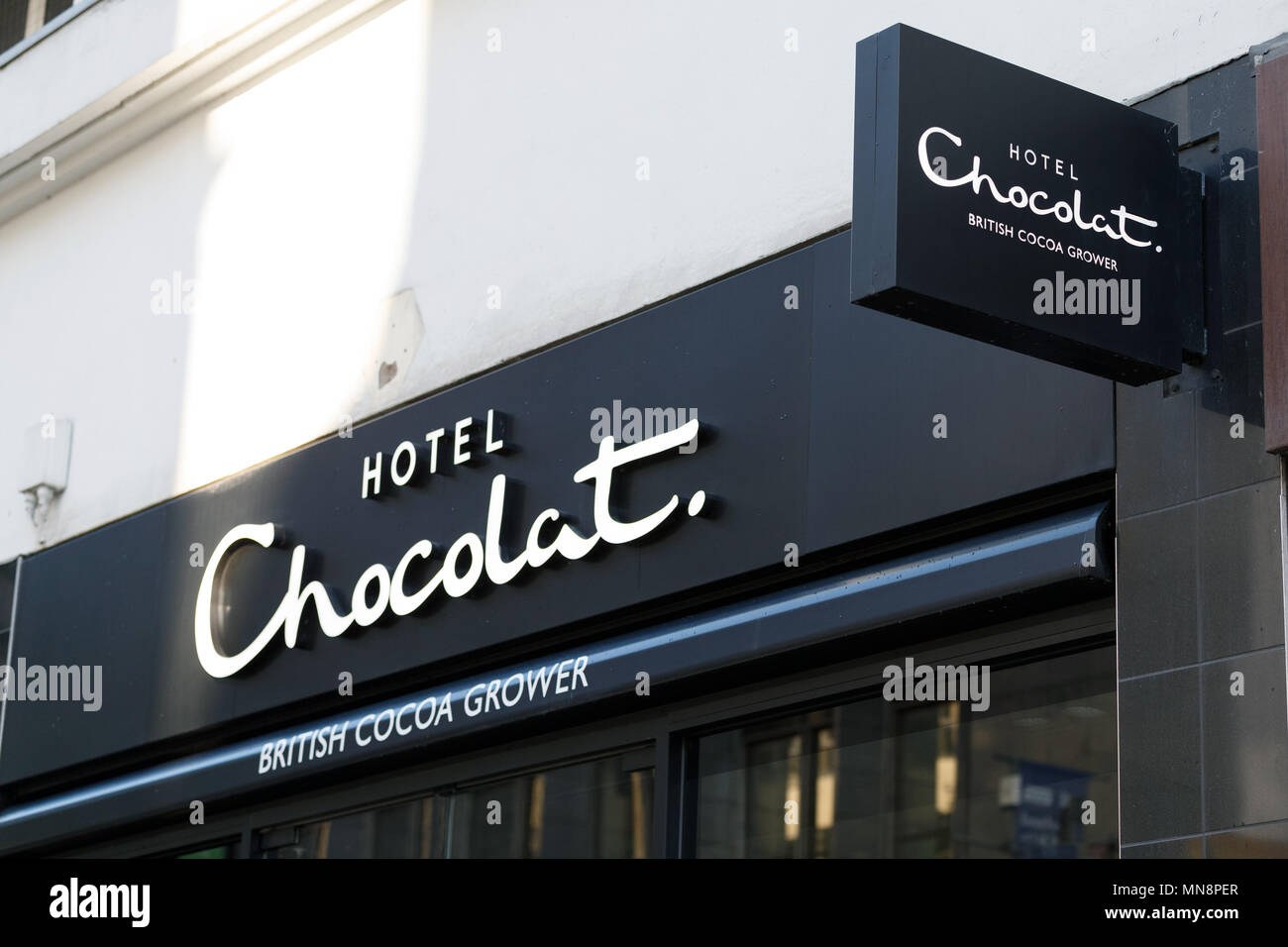 Une succursale de Hotel Chocolat au Royaume-Uni / Hotel Chocolat signe, Hotel Chocolat logo, Hotel Chocolat high street. Banque D'Images