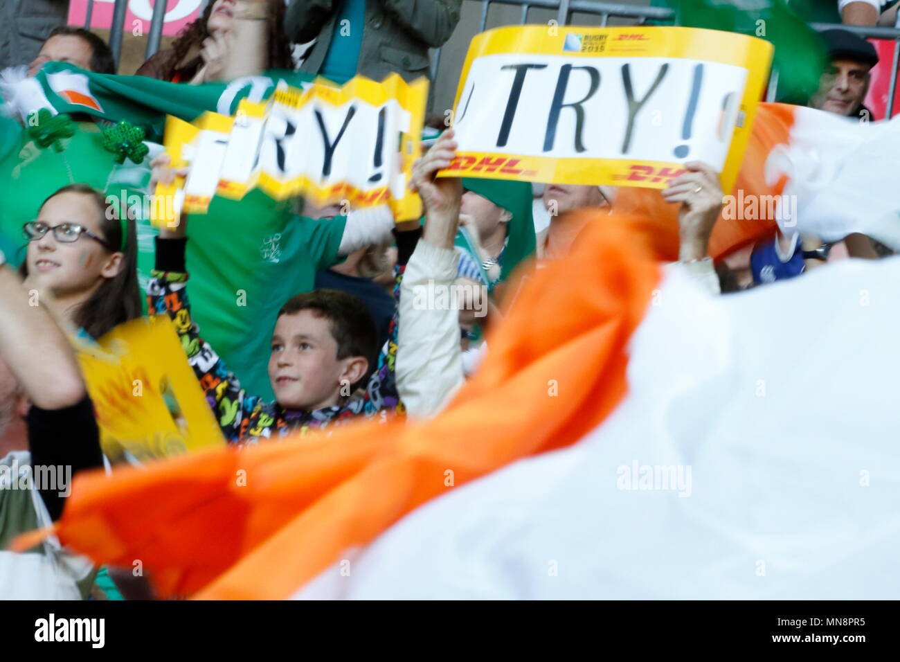 Fans de l'Irlande et la Roumanie au cours de l'IRB RWC 2015 match entre l'Irlande du Nord / Roumanie - Piscine D Match 19 au stade de Wembley. Londres, Angleterre. 27 Septembre 2015 Banque D'Images