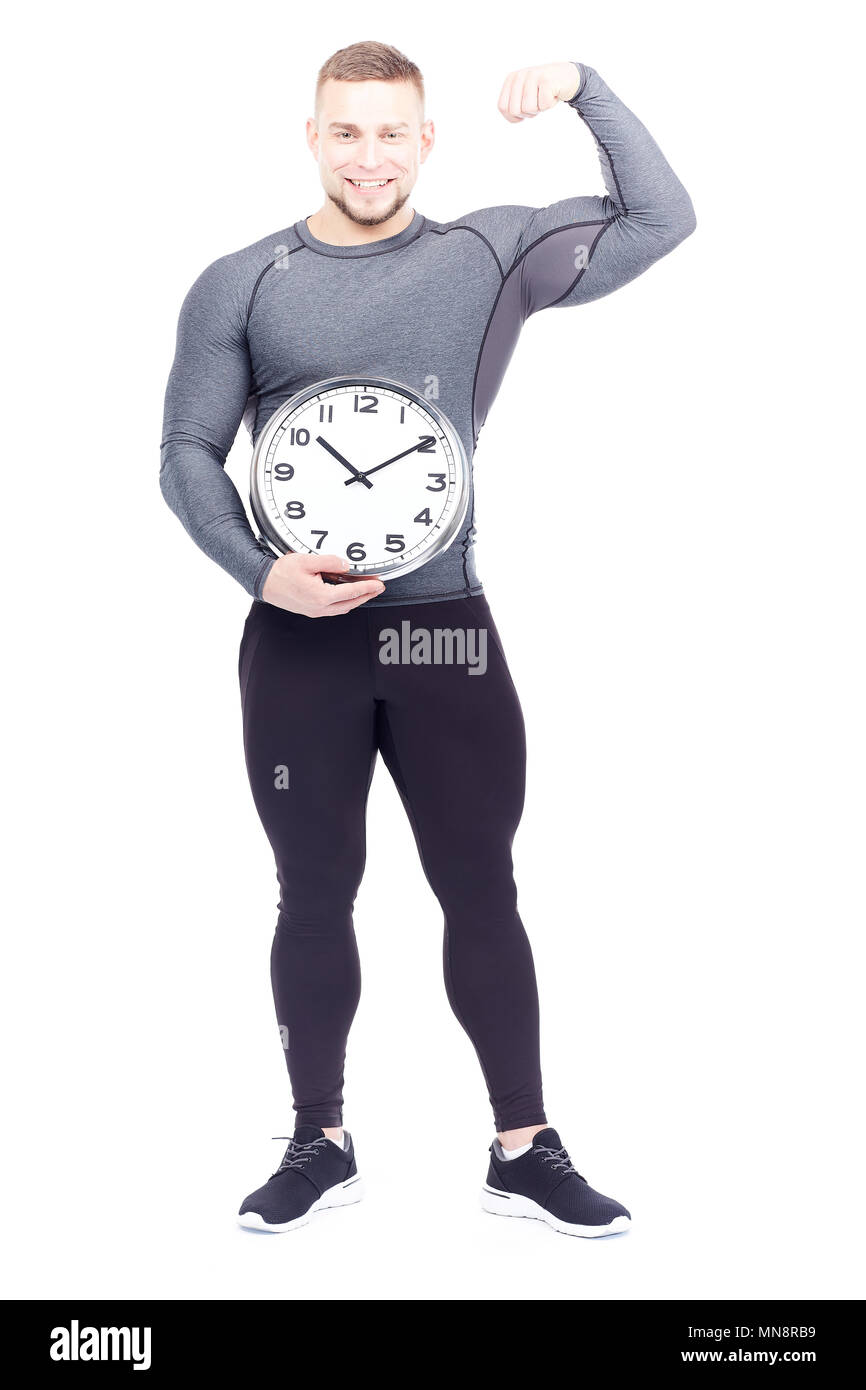 Portrait en pied de l'athlète de l'ajustement de l'horloge murale holding sur fond blanc Banque D'Images