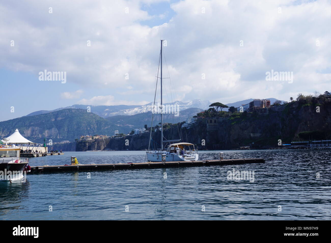 Vues du Port de Marina Grande, Sorrente, Italie Banque D'Images
