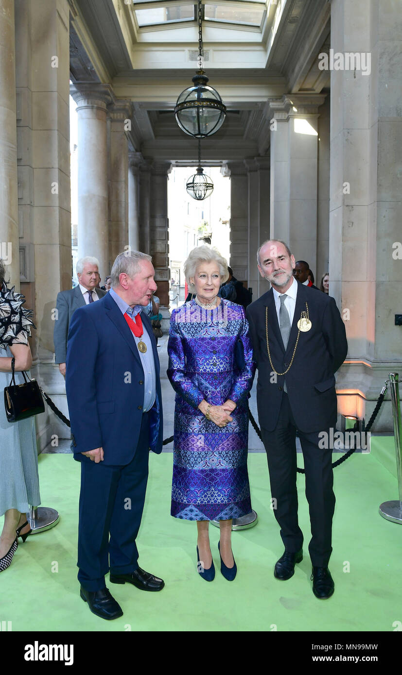 Chris Orr, SAR la Princesse Alexandra et Christopher Le Brun en arrivant à la nouvelle Académie Royale des Arts à Londres Parti d'ouverture, à célébrer leur 250e anniversaire et l'ouverture de leur nouveau campus à Burlington Gardens. Banque D'Images