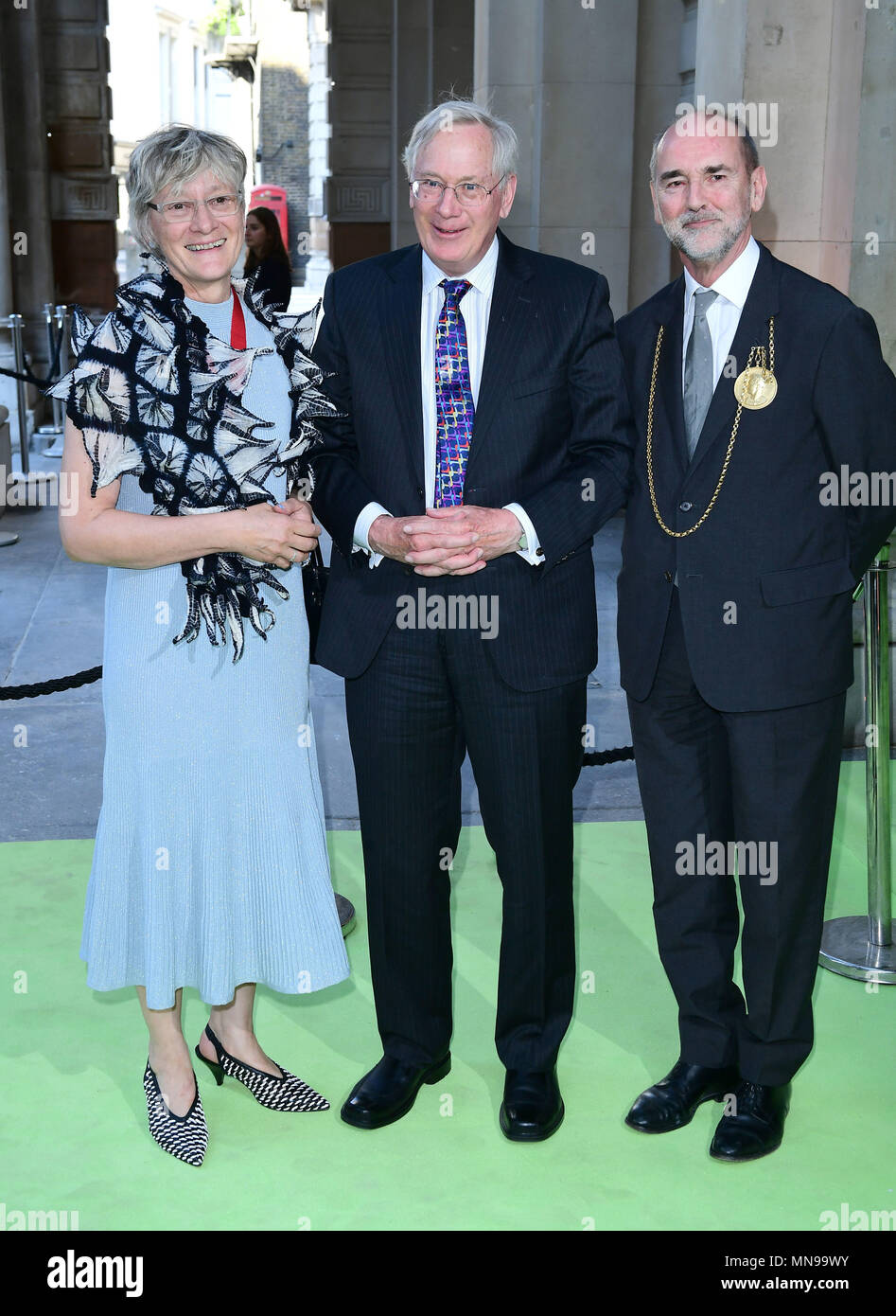 Rebecca Salter, SAR le duc de Gloucester et Christopher Le Brun en arrivant à la nouvelle Académie Royale des Arts à Londres Parti d'ouverture, à célébrer leur 250e anniversaire et l'ouverture de leur nouveau campus à Burlington Gardens. Banque D'Images